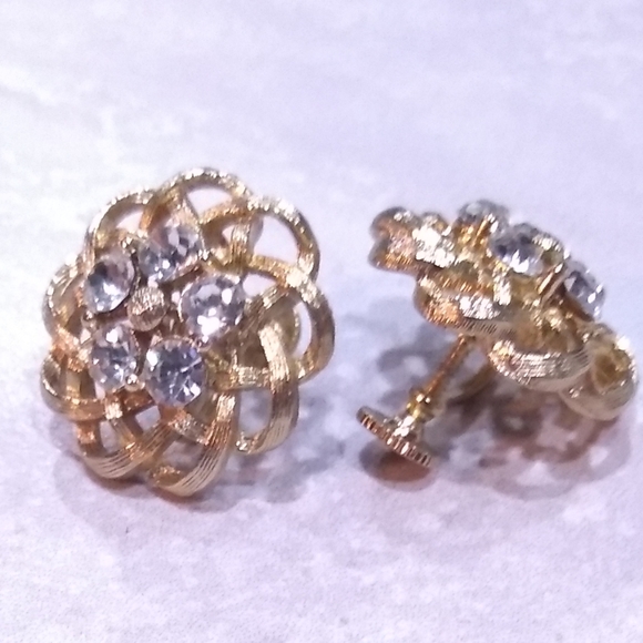 Lisner Jewelry - Lisner vintage gold tone rhinestone earrings